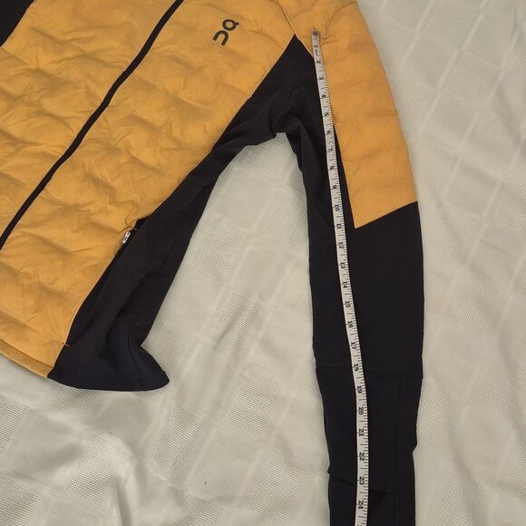 On Running Men's Climate Jacket in Yellow and Black - Picture 10 of 16